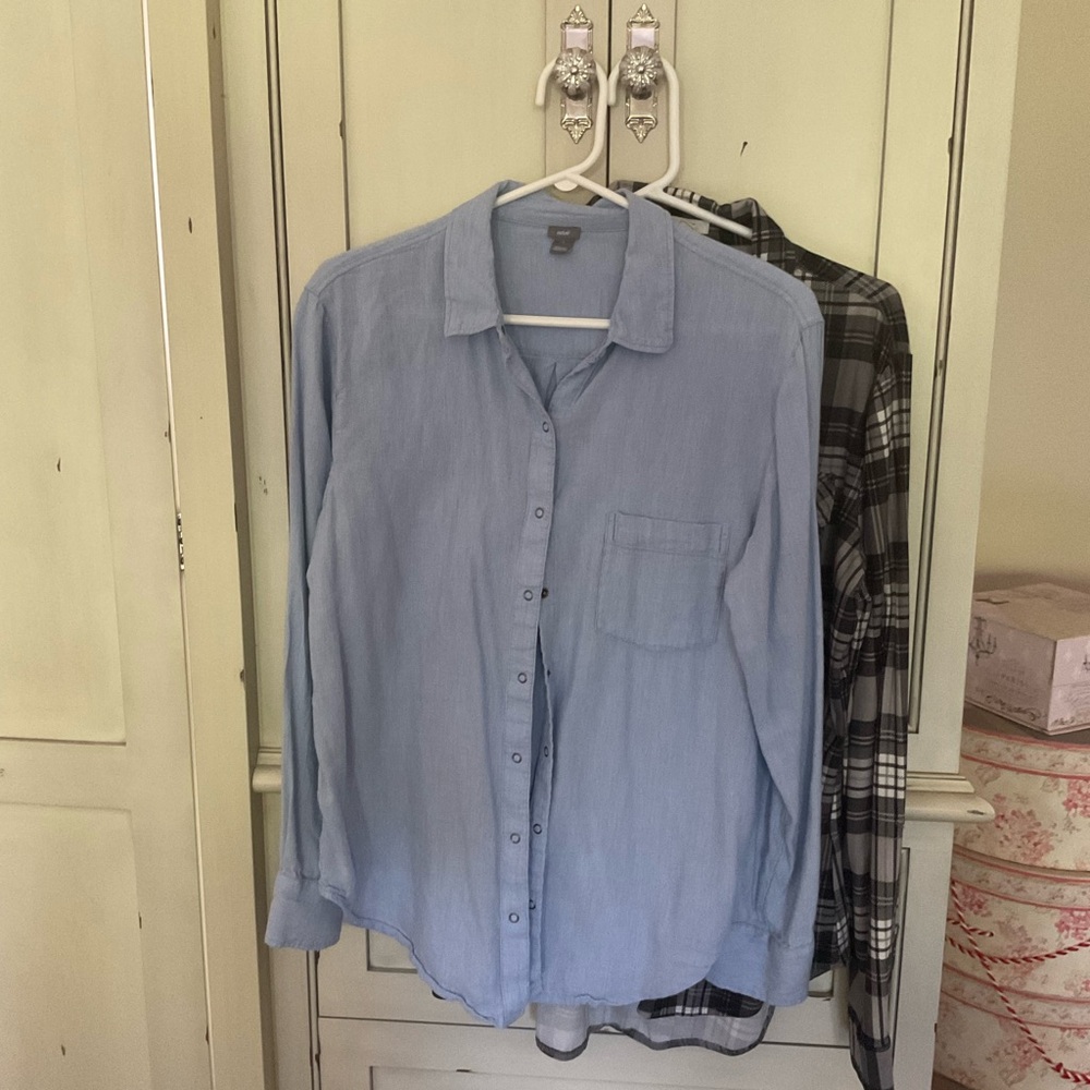 Aerie & Forever 21 long sleeve button down blouses.